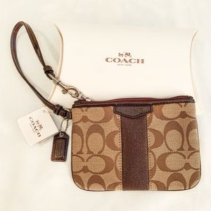 NEW COACH Wristlet